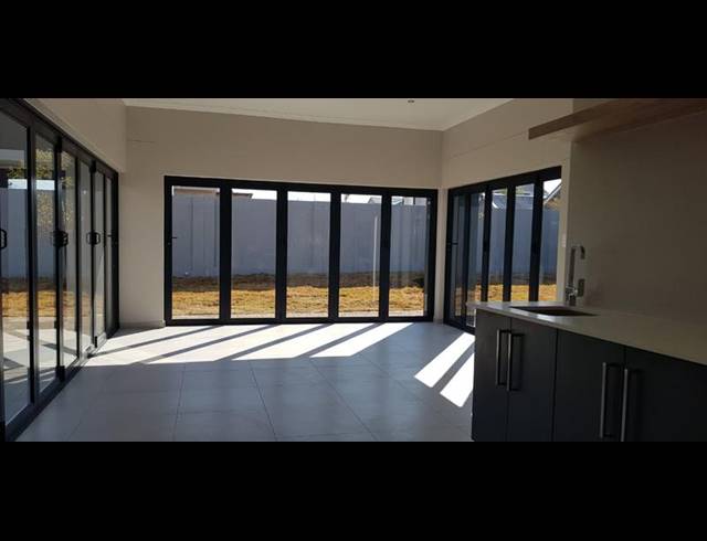 4 BEDROOM HOUSE FOR SALE IN MIDSTREAM ESTATE